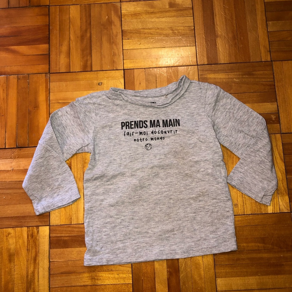 Tag Gray Long Sleeve Tee with Crew Neck and Casual Style
